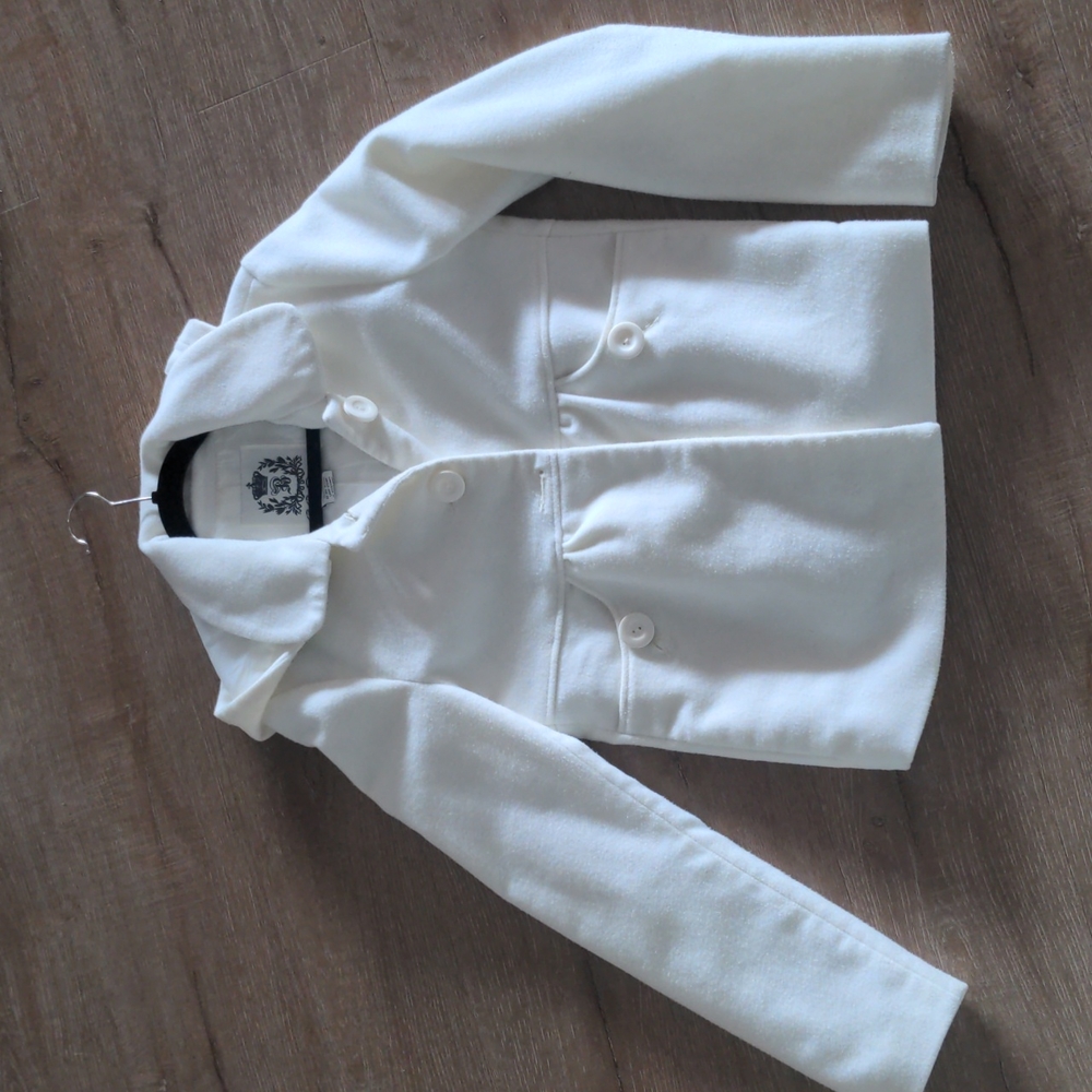 BB Dakota white coat